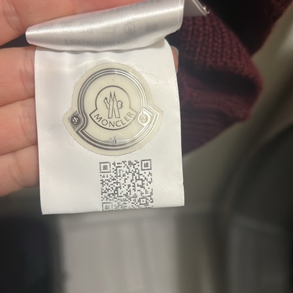 Moncler sweater size XL - Picture 5 of 8